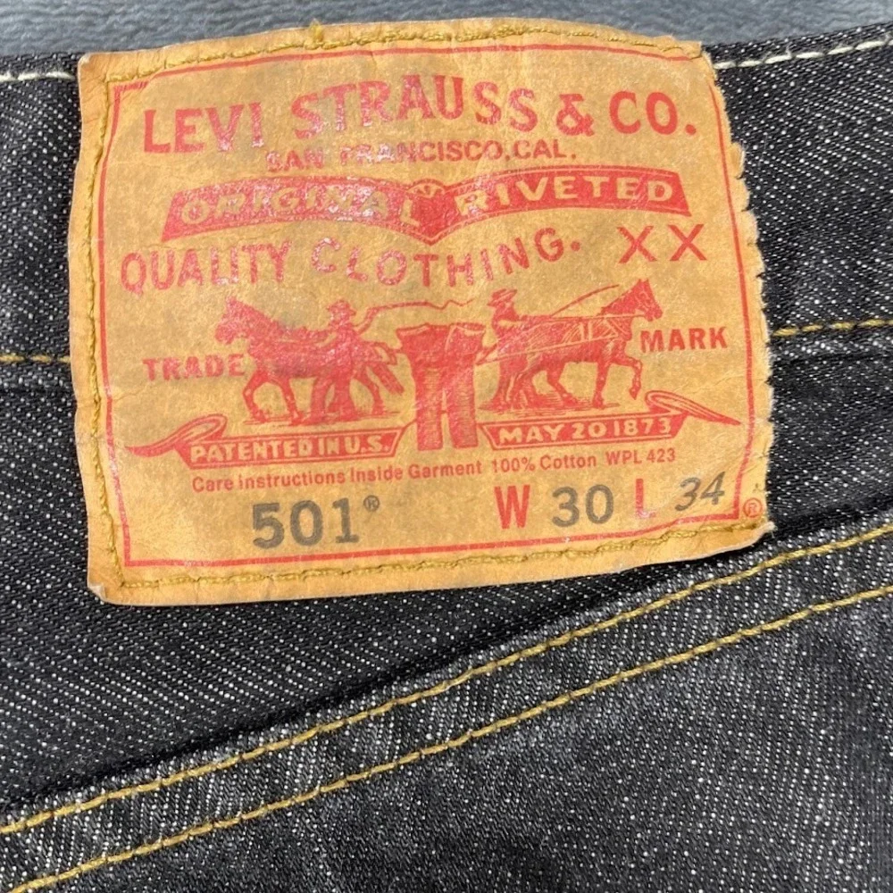Levis 501 Original Fit Jeans Mens 30x34 Faded Black Straight Leg Button Fly